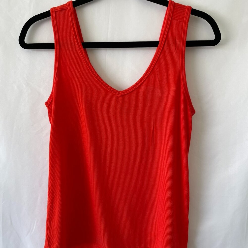 Cabi 5935 Busy Tank Geranium Spring 2021 XSmall